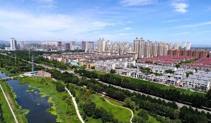 月光下的古城守望者，保定古城夜色下的舞台遐想